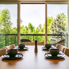 2BR · Free Parking · Gym · In-Unit Laundry