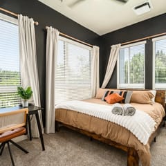 2BR · Hot Tub · Walk to Downtown