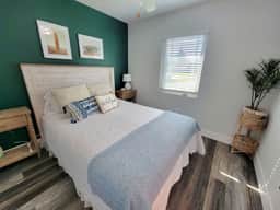 Cozy Cottage · Bright Kitchen · Near Siesta Key - Image 5