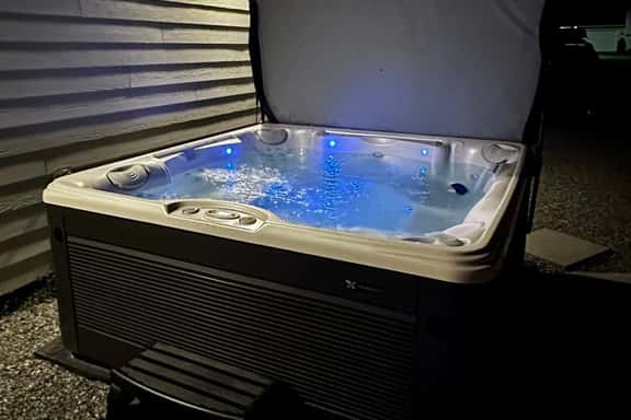 Private Cottage, Hot Tub, EV Charger - Image 1