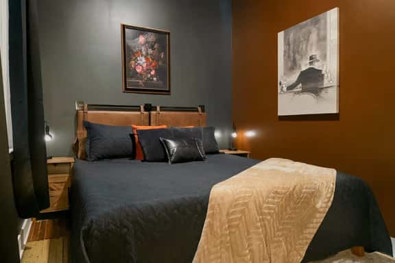 Historic, King Bed, Free Parking - Image 1