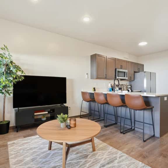 Coffee-Bar Townhome · En-Suites · Garage - Image 1