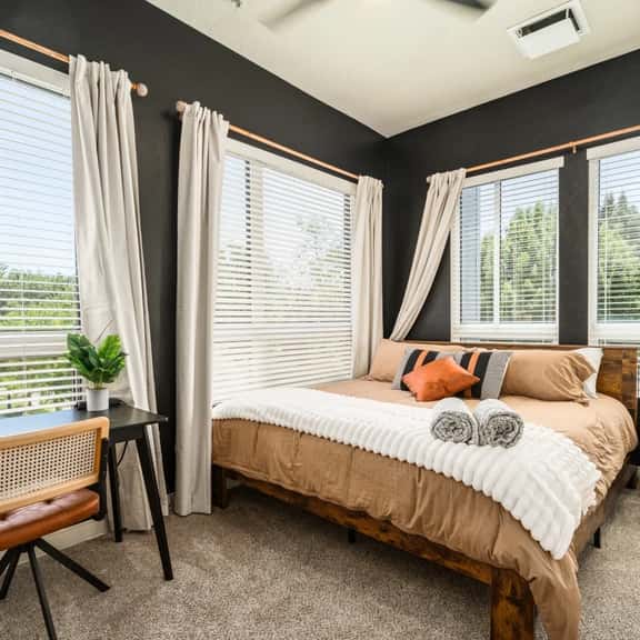 2BR · Hot Tub · Walk to Downtown - Image 1