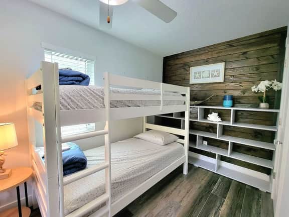 Cozy Cottage · Bright Kitchen · Near Siesta Key - Image 4
