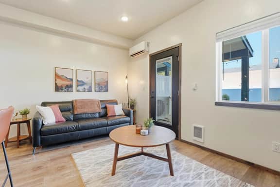 Coffee-Bar Townhome · En-Suites · Garage - Image 2