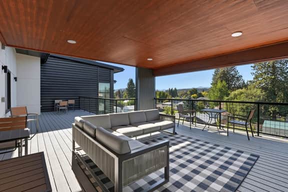 Near CDA Lake · Free Parking · In-Unit Laundry - Image 4