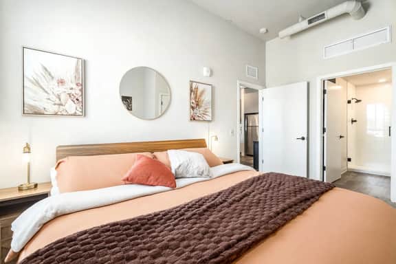 King Bed · Coffee Bar · Hot Tub - Image 2