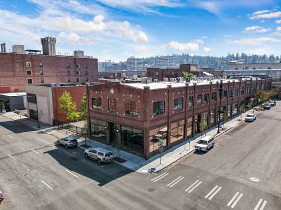 Free Parking · King Bed · Historic - Image 5